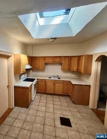 $3,200 | 212 Main Street, Ridgefield Park, NJ 07660