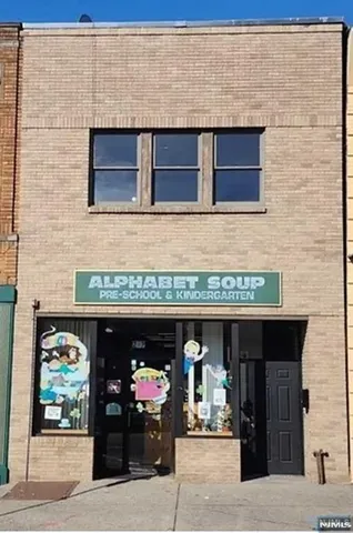 $3,200 | 212 Main Street, Ridgefield Park, NJ 07660