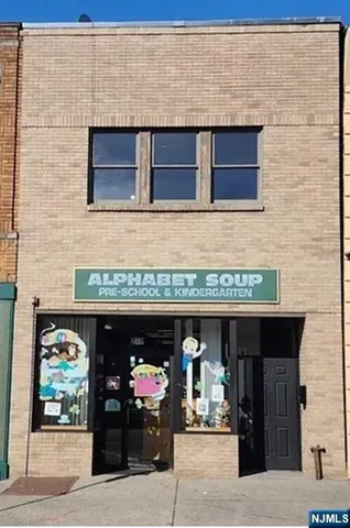 $3,200 | 212 Main Street, Ridgefield Park, NJ 07660