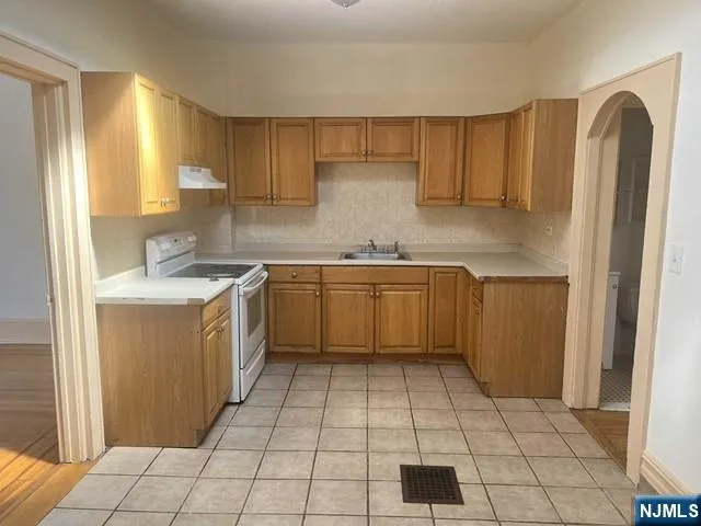 $3,200 | 212 Main Street, Ridgefield Park, NJ 07660