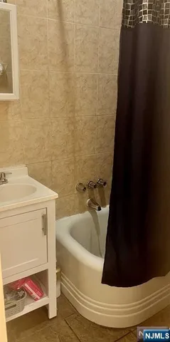 $3,200 | 212 Main Street, Ridgefield Park, NJ 07660