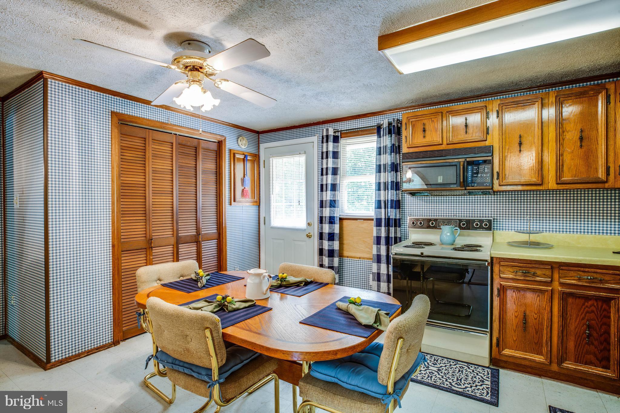 4314 Shepherds Road Partlow, VA 22534 - Photo 11 of 30 a dining room with furniture and window