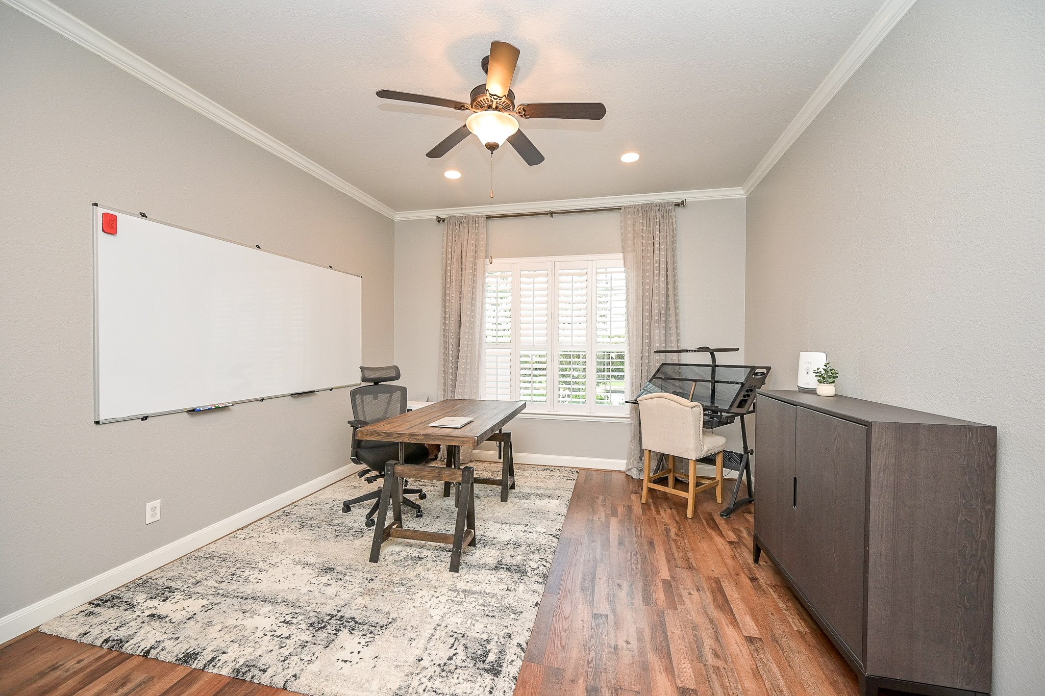 11 South Victoriana Circle Spring, TX 77389 - Photo 6 of 38 a workspace with wooden floor