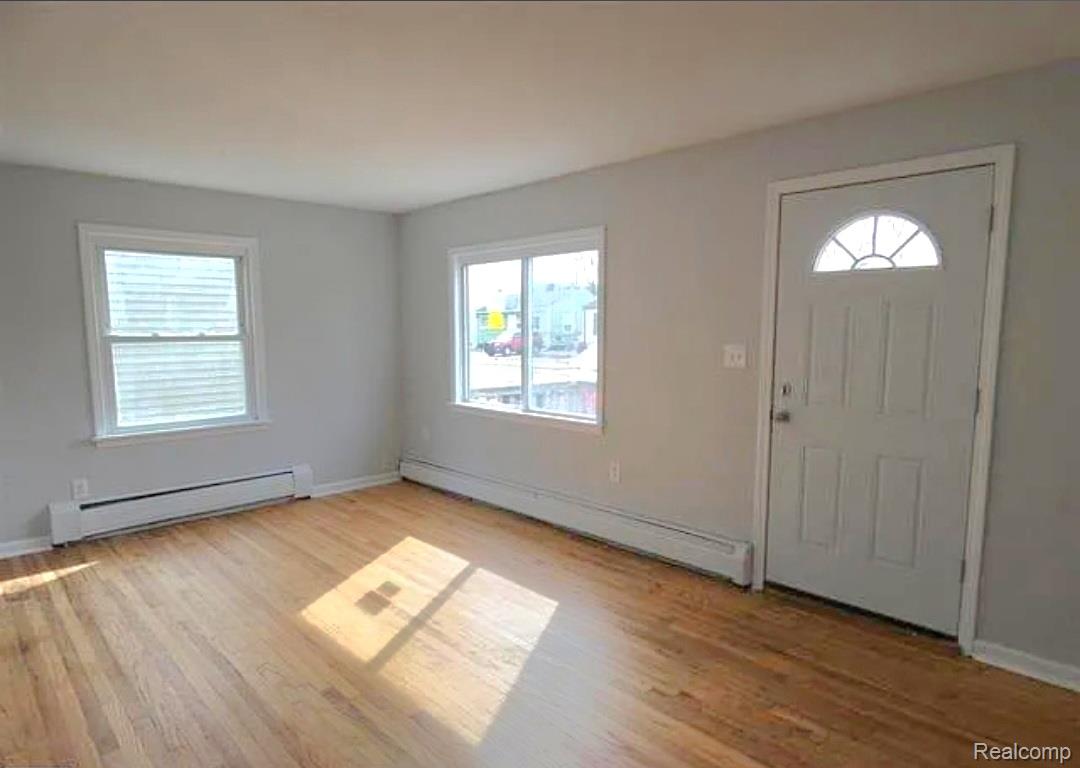 21840 Cunningham Avenue Warren, MI 48091 - Photo 2 of 20 1000136080.jpg