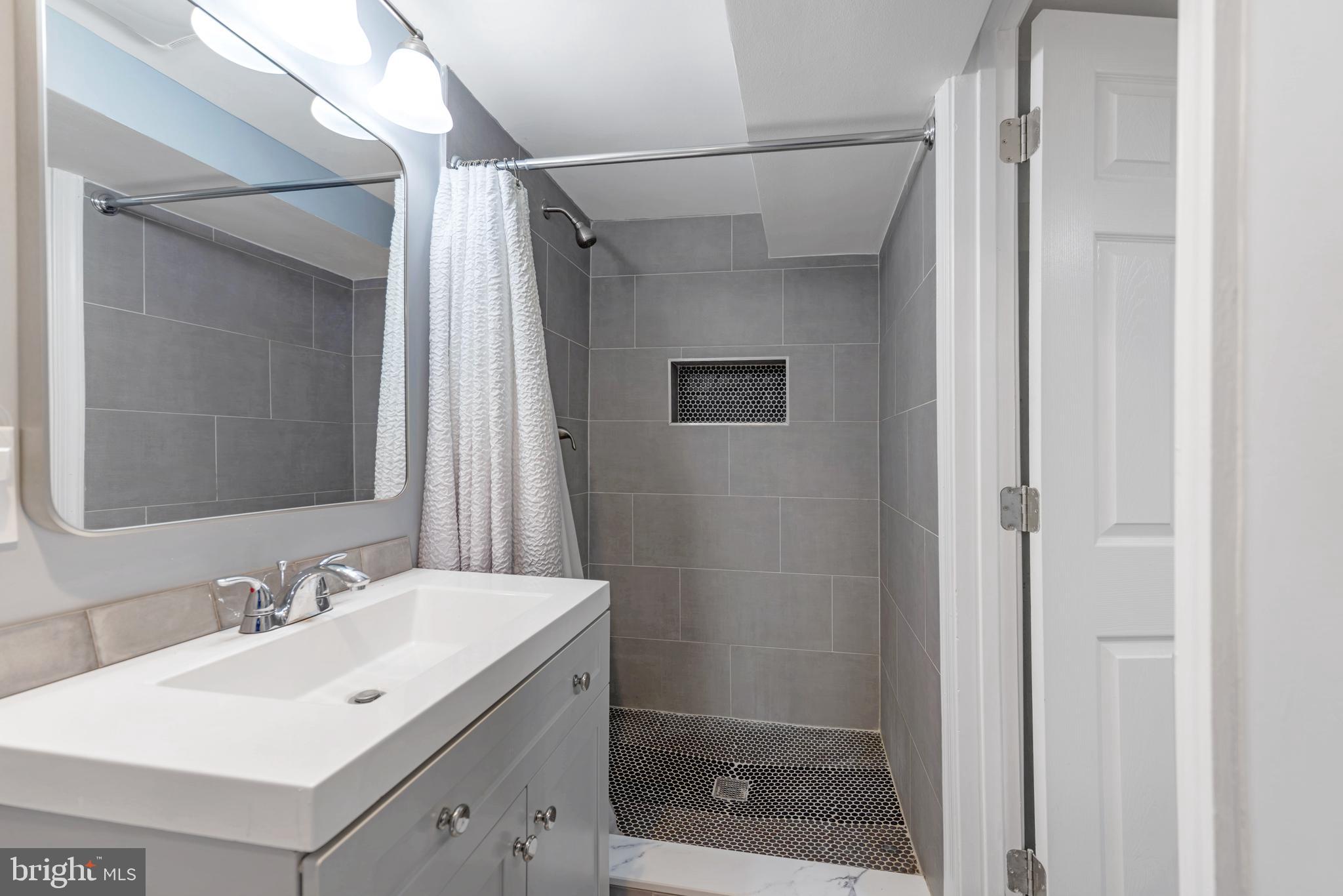 701 Roundview Road Baltimore, MD 21225 - Photo 19 of 33 Basement - Full Bath