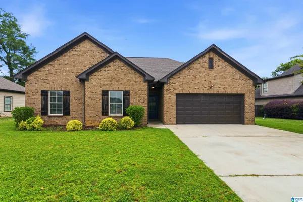 $295,000 | 106 Falling Waters Lane, Alabaster, AL 35114