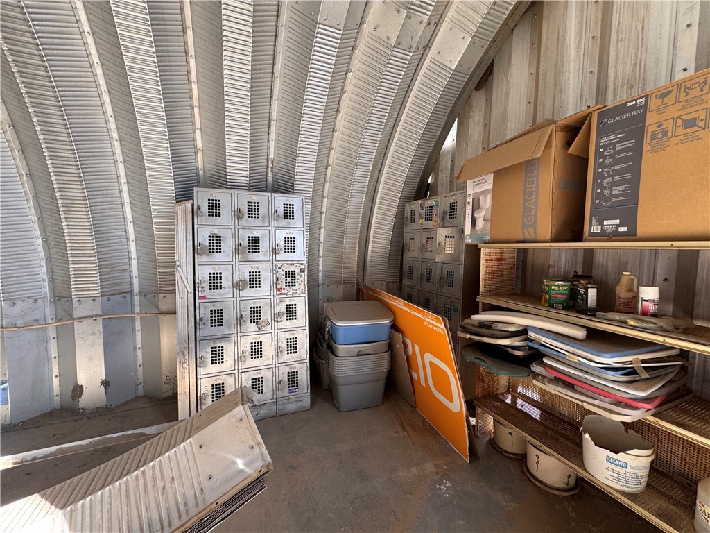 25544 Jasper Road Barstow, CA 92311 - Photo 50 of 62 a room with furniture and a potted plant