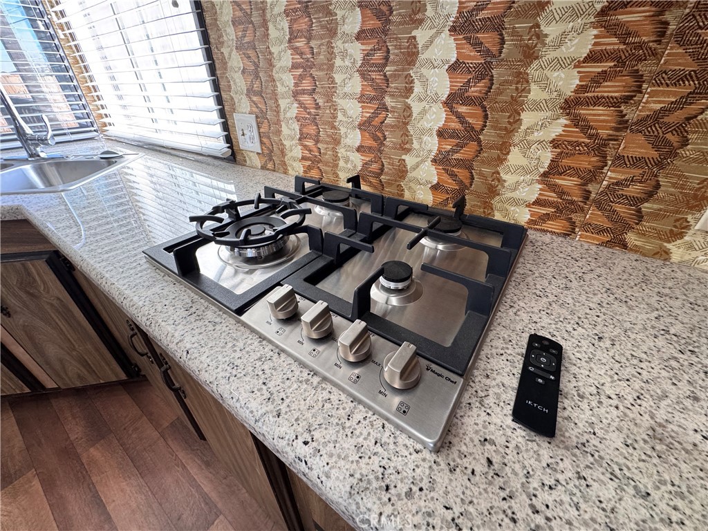 25544 Jasper Road Barstow, CA 92311 - Photo 9 of 62 New rang with remote to Hood