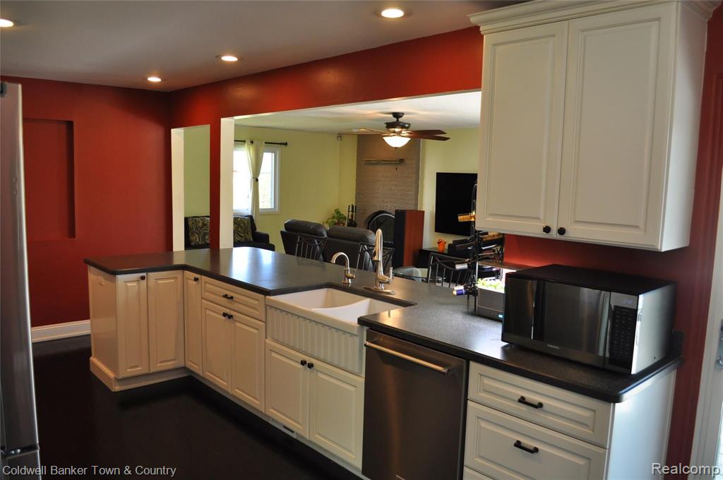 5675 Pinckney Road Howell, MI 48843 - Photo 14 of 36