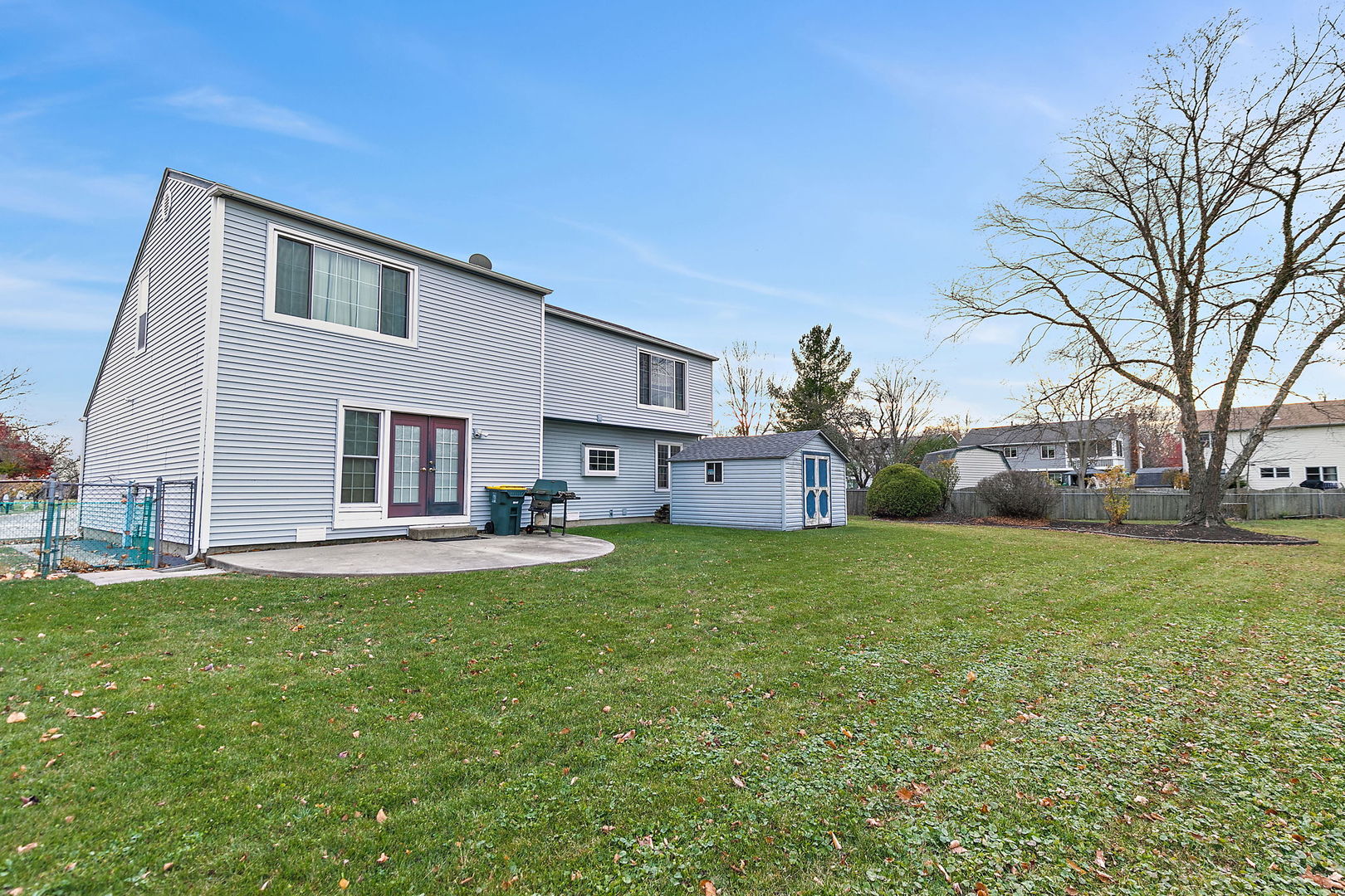 1340 Nantucket Court Carol Stream, IL 60188 - Photo 6 of 15 a house view with a garden space