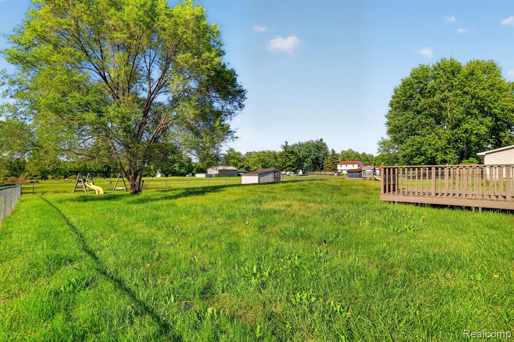 4050 West Thompson Road Linden, MI 48451 - Photo 4 of 36