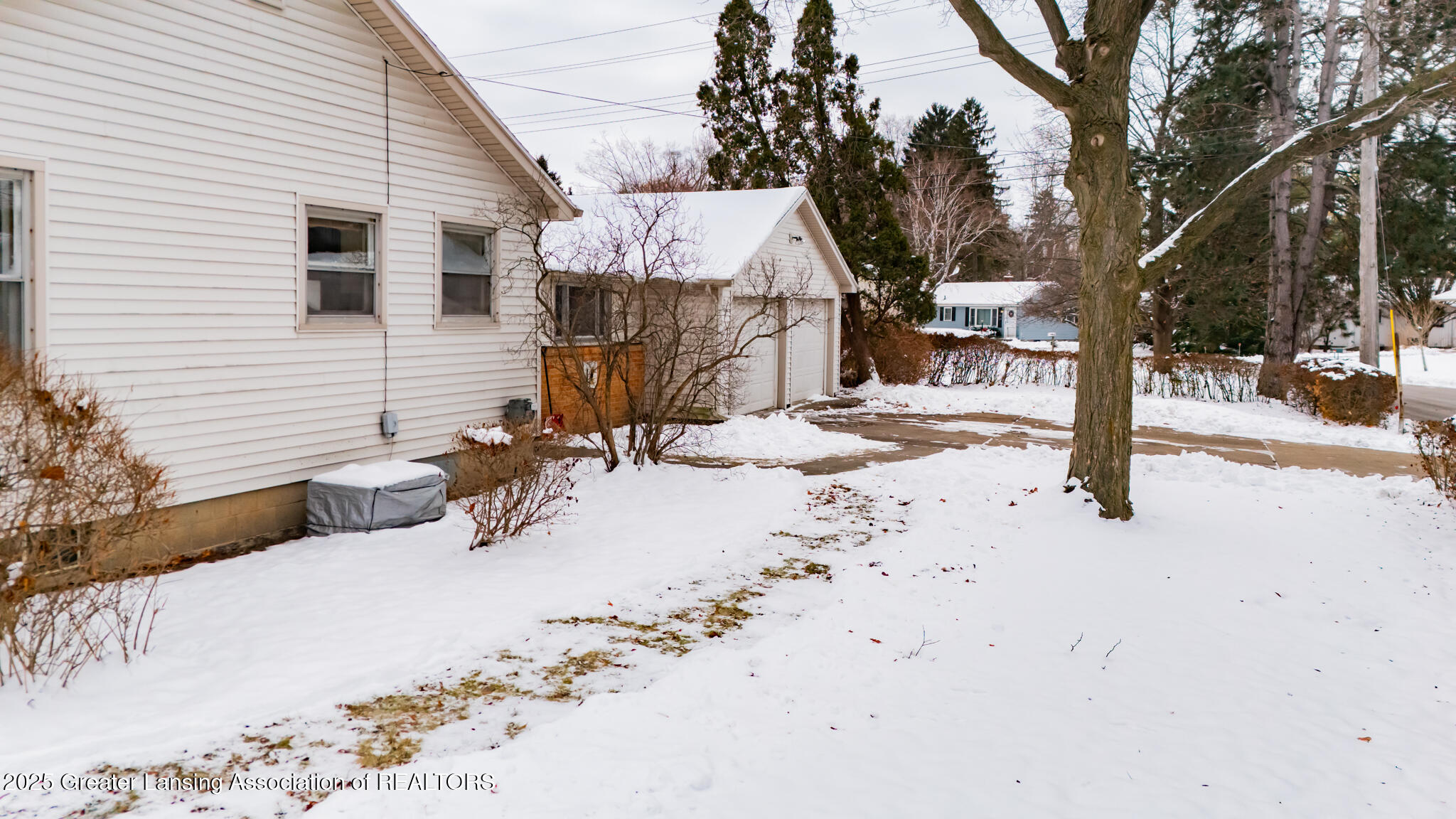 1544 Haslett Road East Lansing, MI 48823 - Photo 29 of 34 1544Haslett31