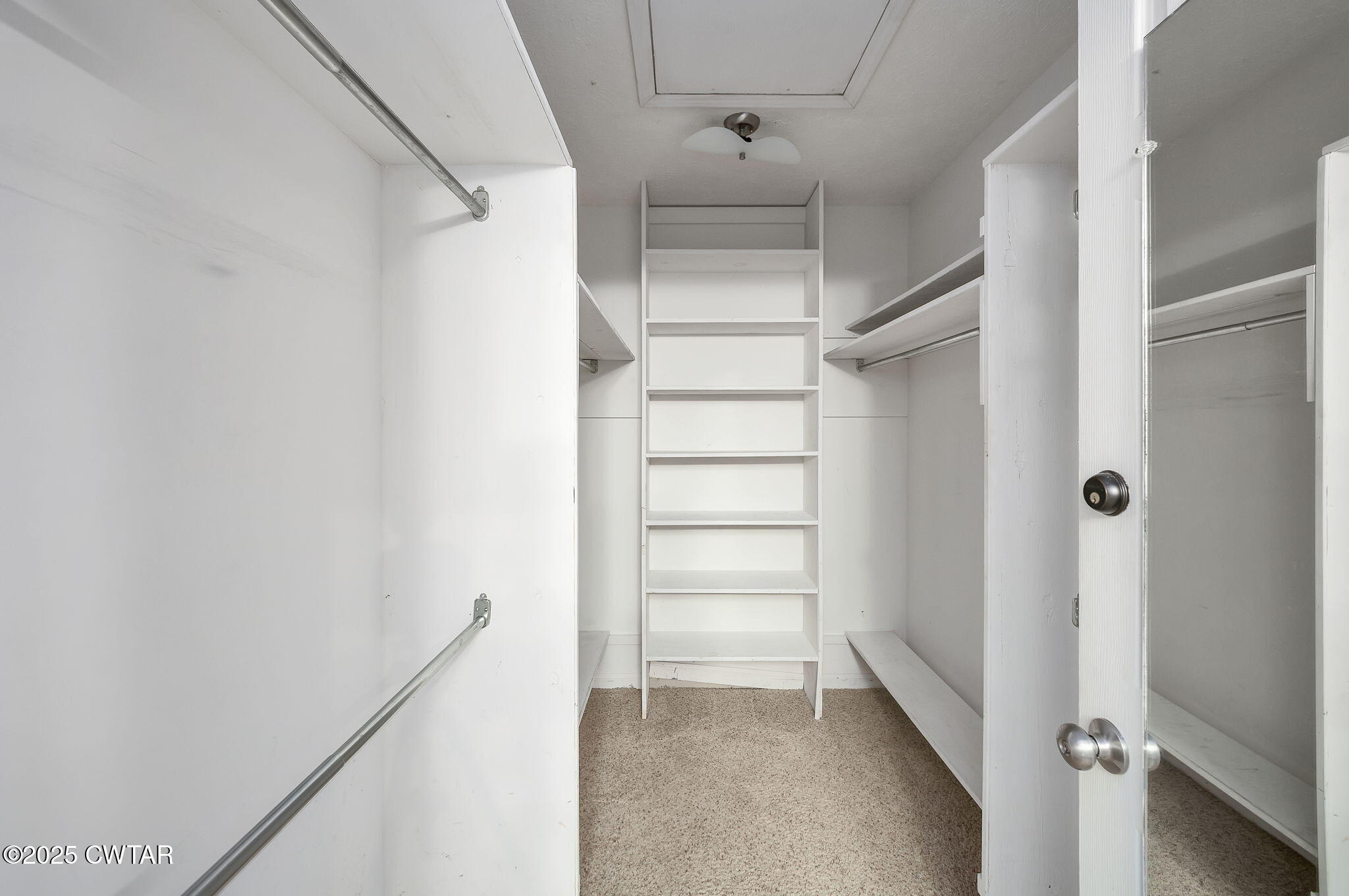 6 Jamestown Drive Jackson, TN 38305 - Photo 25 of 32 a view of a hallway