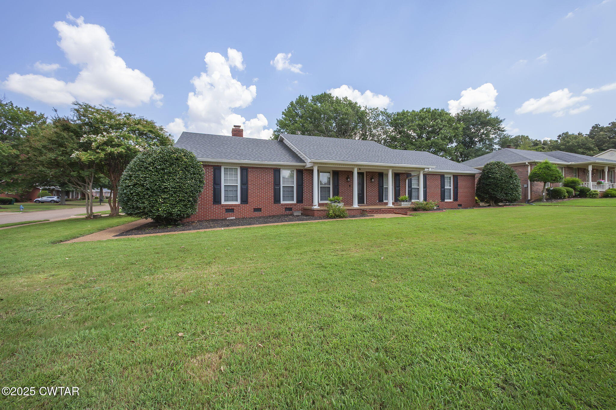 6 Jamestown Drive Jackson, TN 38305 - Photo 3 of 32 a front view of a house with garden