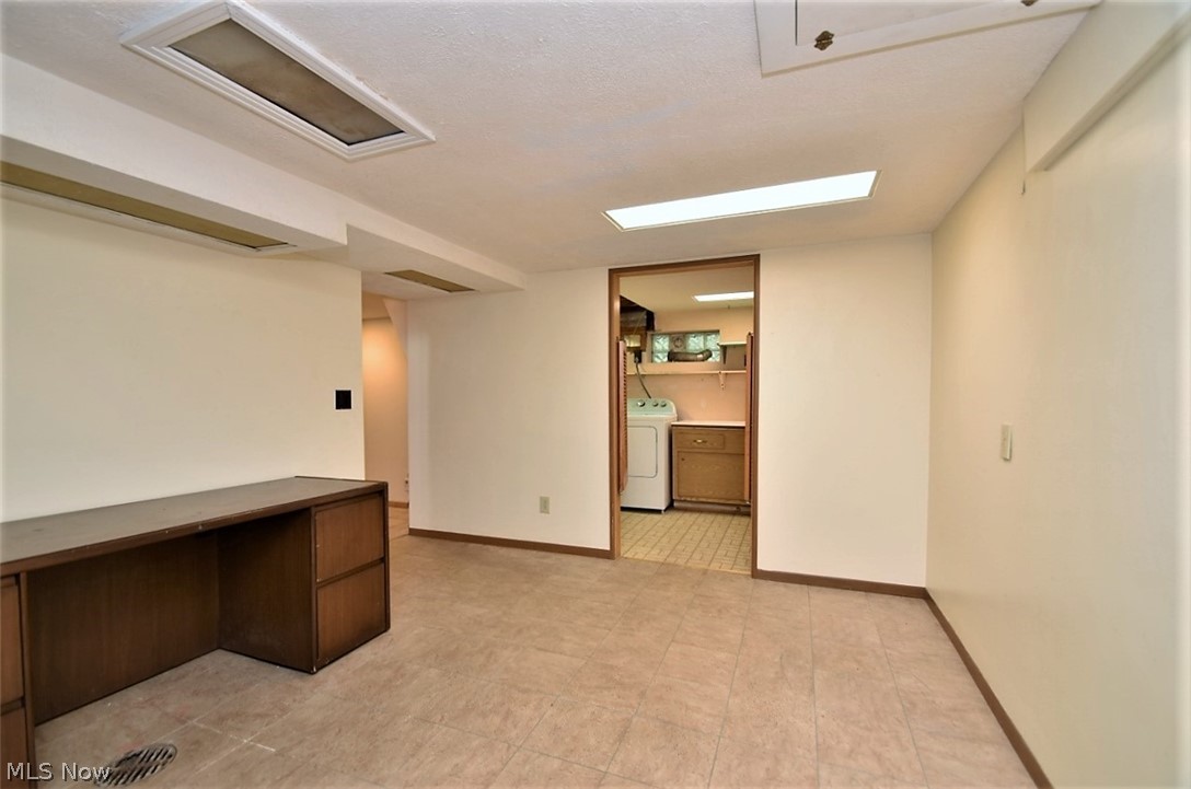 27280 Highland Road Cleveland, OH 44143 - Photo 24 of 35