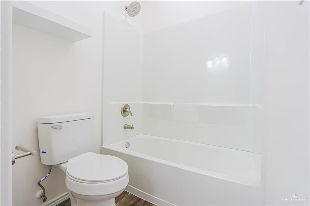 1046 Hidalgo Street Mercedes, TX 78570 - Photo 15 of 21 a bathroom with a toilet and a bathtub