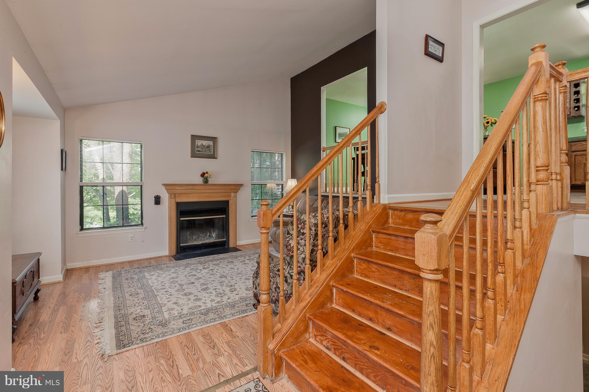 10627 Old Barn Road New Market, MD 21774 - Photo 3 of 30 Entry/Living Room
