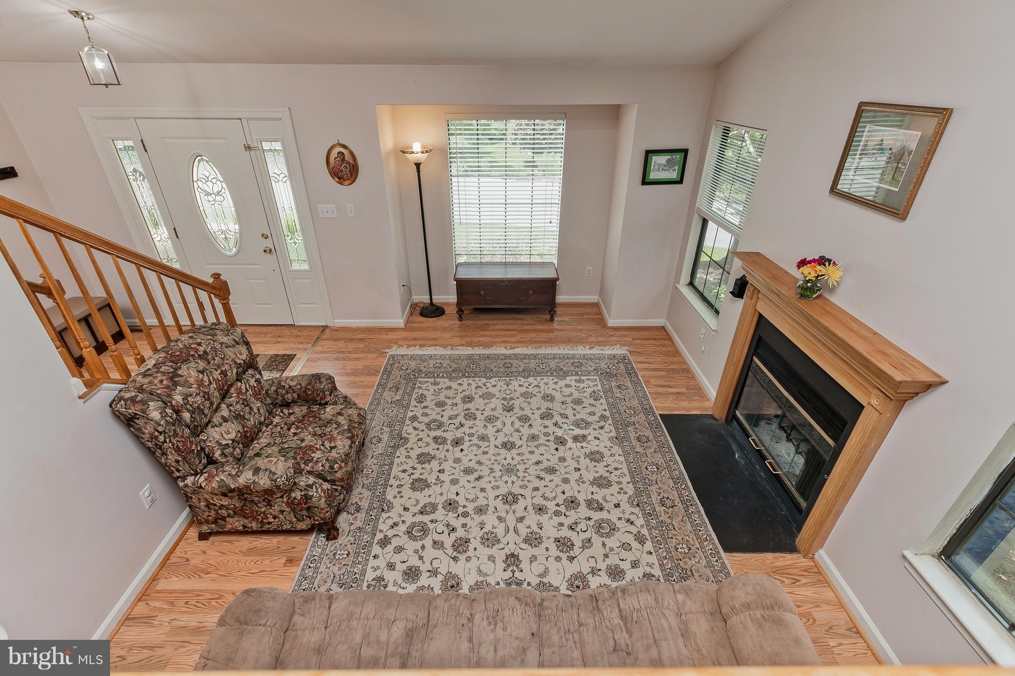 10627 Old Barn Road New Market, MD 21774 - Photo 4 of 30 Living Room