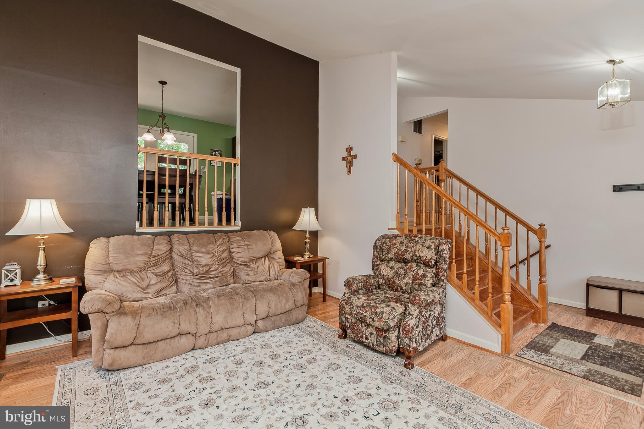 10627 Old Barn Road New Market, MD 21774 - Photo 5 of 30 Living Room