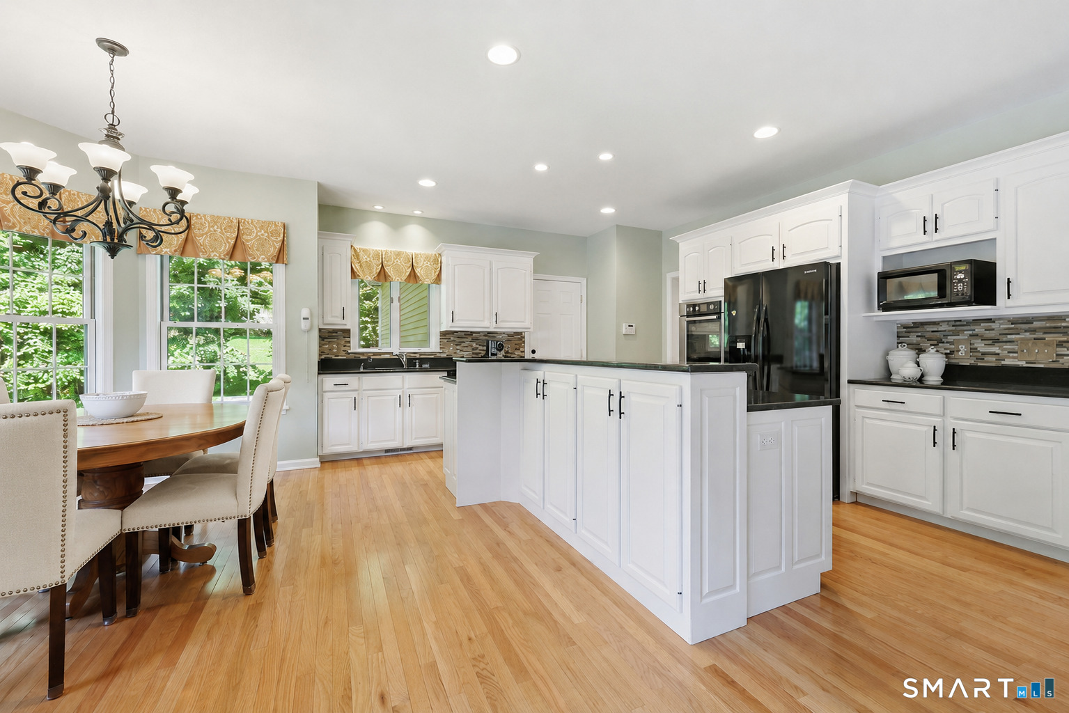 161 Great Pond Road Glastonbury, CT 06073 - Photo 3 of 40