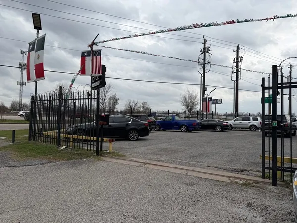 $5,500 | 11055 Eastex Freeway, Houston, TX 77093