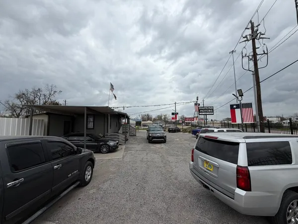 $5,500 | 11055 Eastex Freeway, Houston, TX 77093