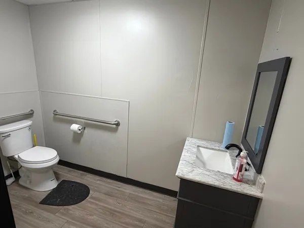 $5,500 | 11055 Eastex Freeway, Houston, TX 77093