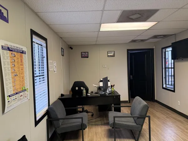 $5,500 | 11055 Eastex Freeway, Houston, TX 77093