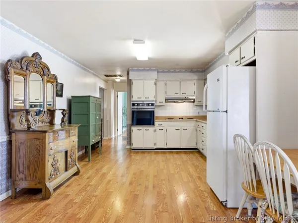 $1 | 205 Crestwood Drive, Madison, IN 47250