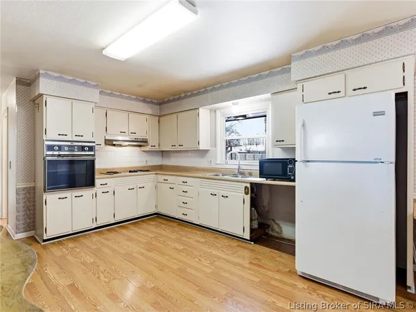 $1 | 205 Crestwood Drive, Madison, IN 47250