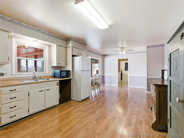 $1 | 205 Crestwood Drive, Madison, IN 47250