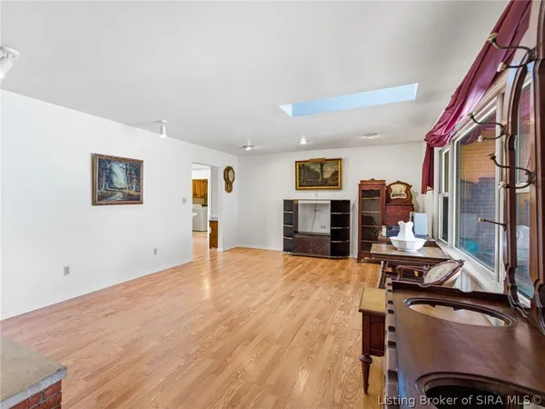 $1 | 205 Crestwood Drive, Madison, IN 47250