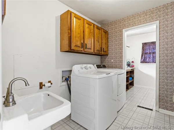 $1 | 205 Crestwood Drive, Madison, IN 47250