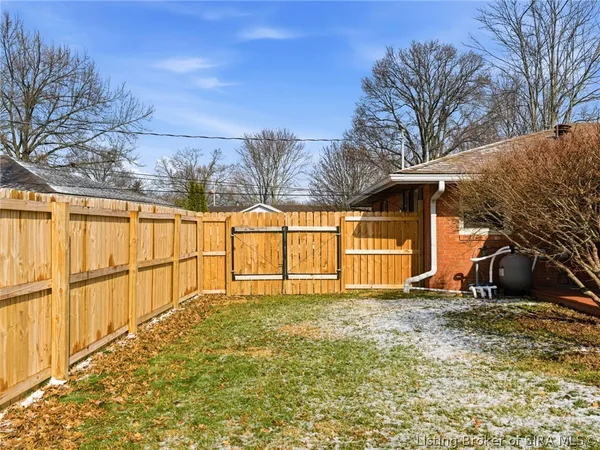 $1 | 205 Crestwood Drive, Madison, IN 47250
