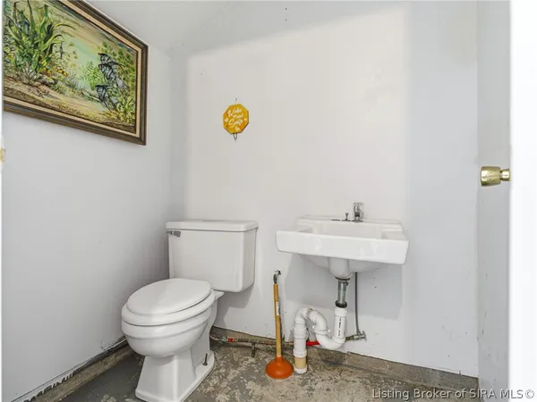 $1 | 205 Crestwood Drive, Madison, IN 47250