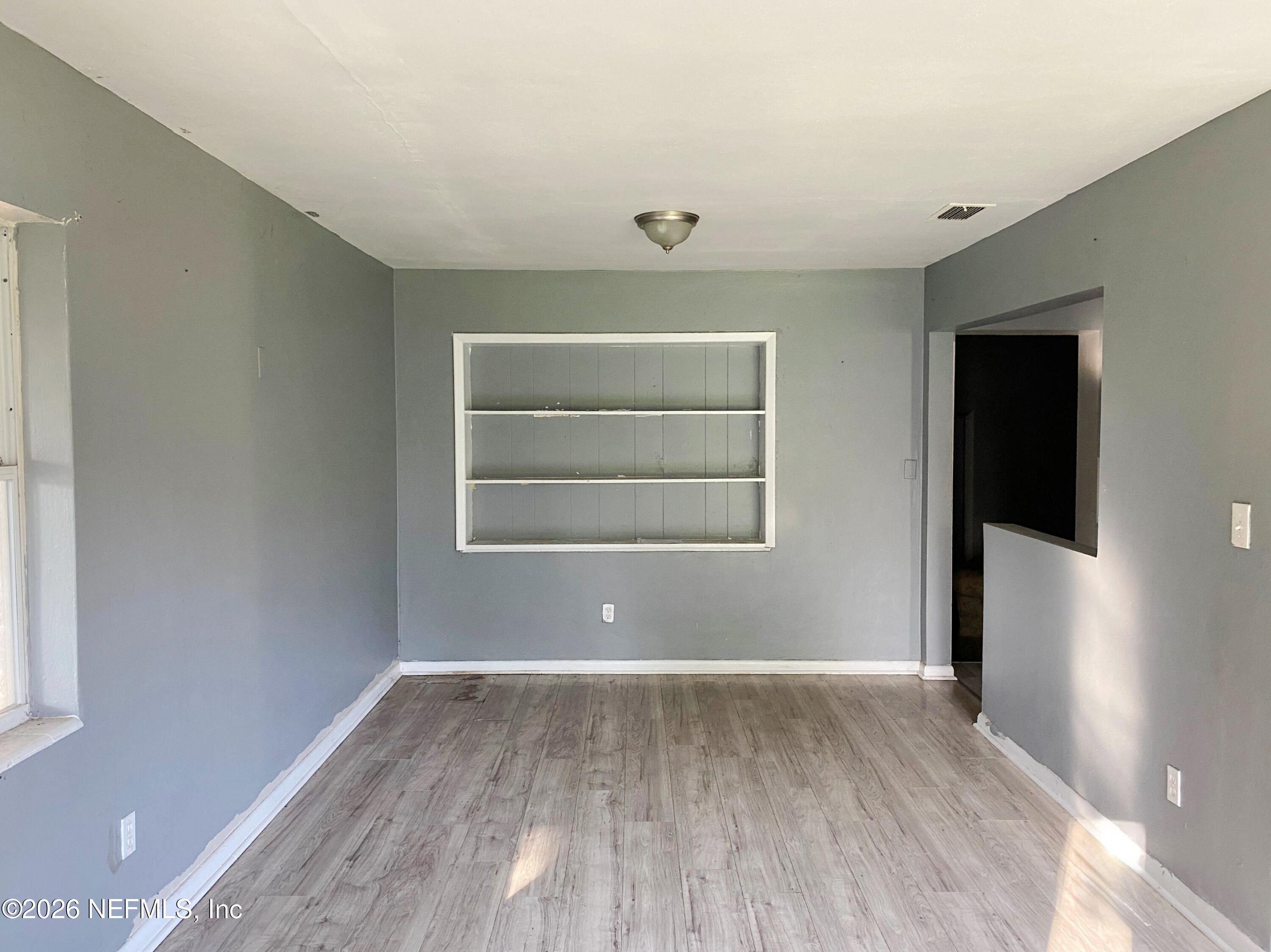 6711 Cavalier Road Jacksonville, FL 32208 - Photo 3 of 20 Living Room