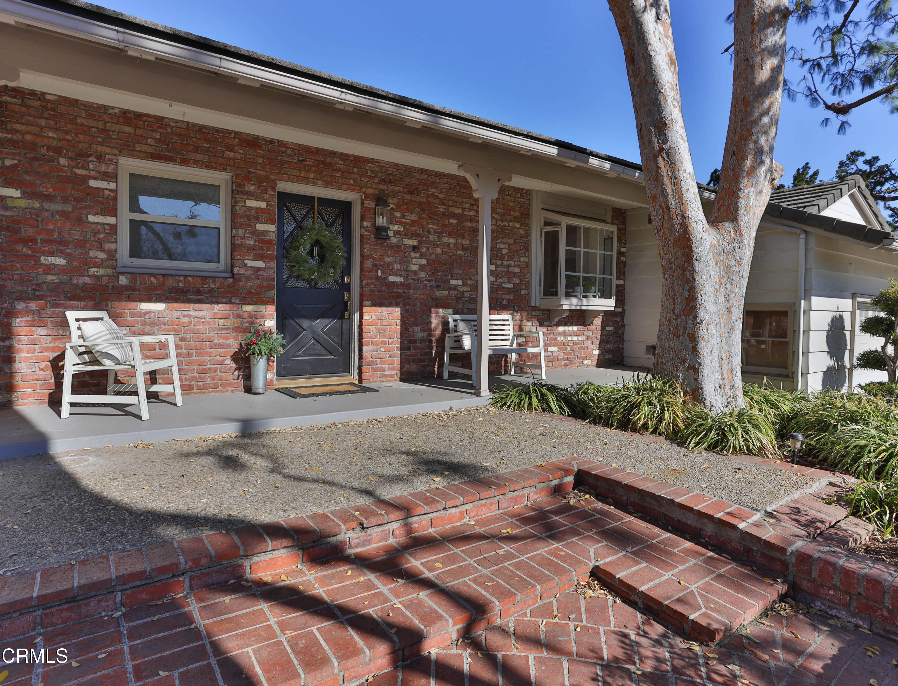 911 Flanders Road La Canada Flintridge, CA 91011 - Photo 2 of 37 56