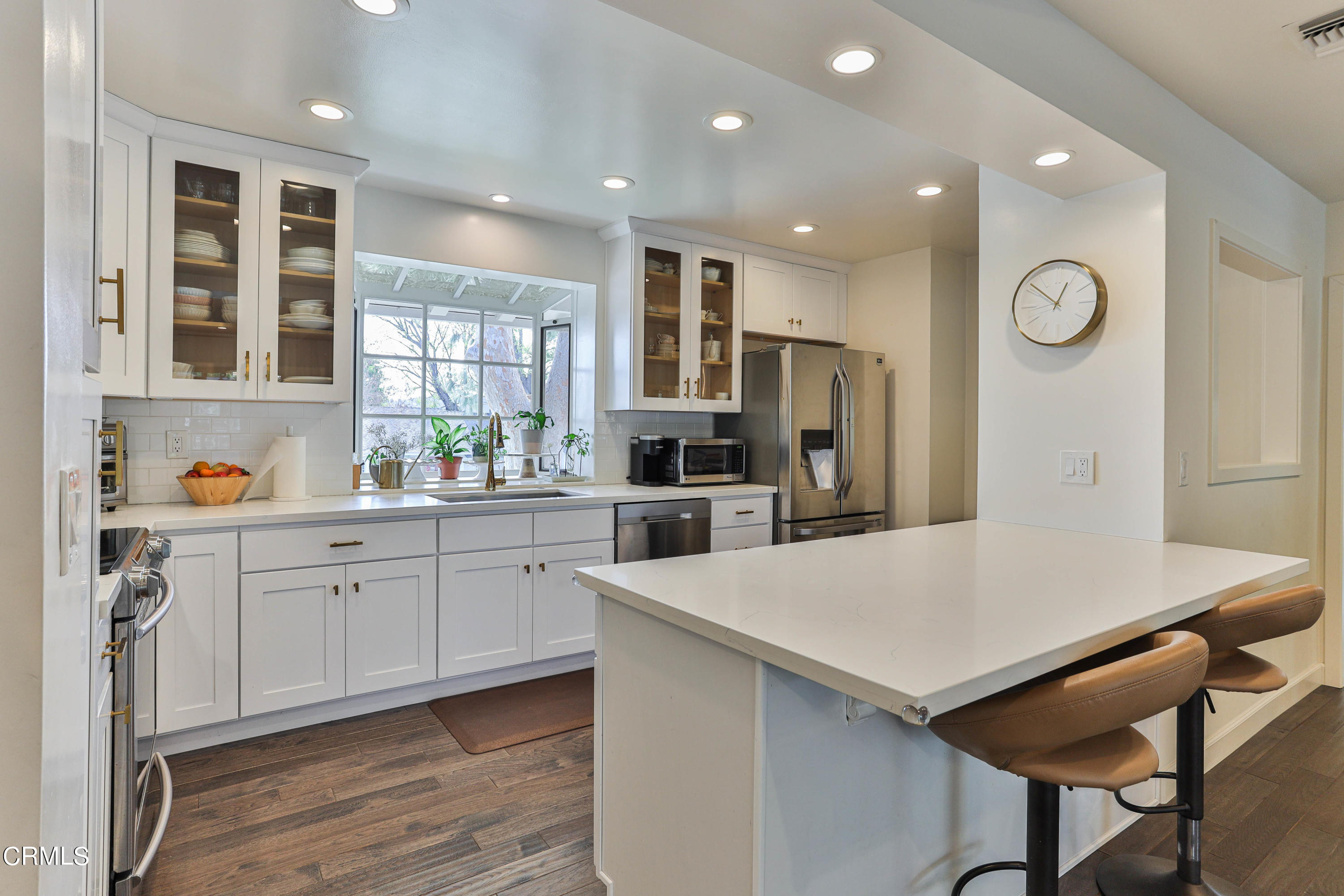911 Flanders Road La Canada Flintridge, CA 91011 - Photo 12 of 37 14