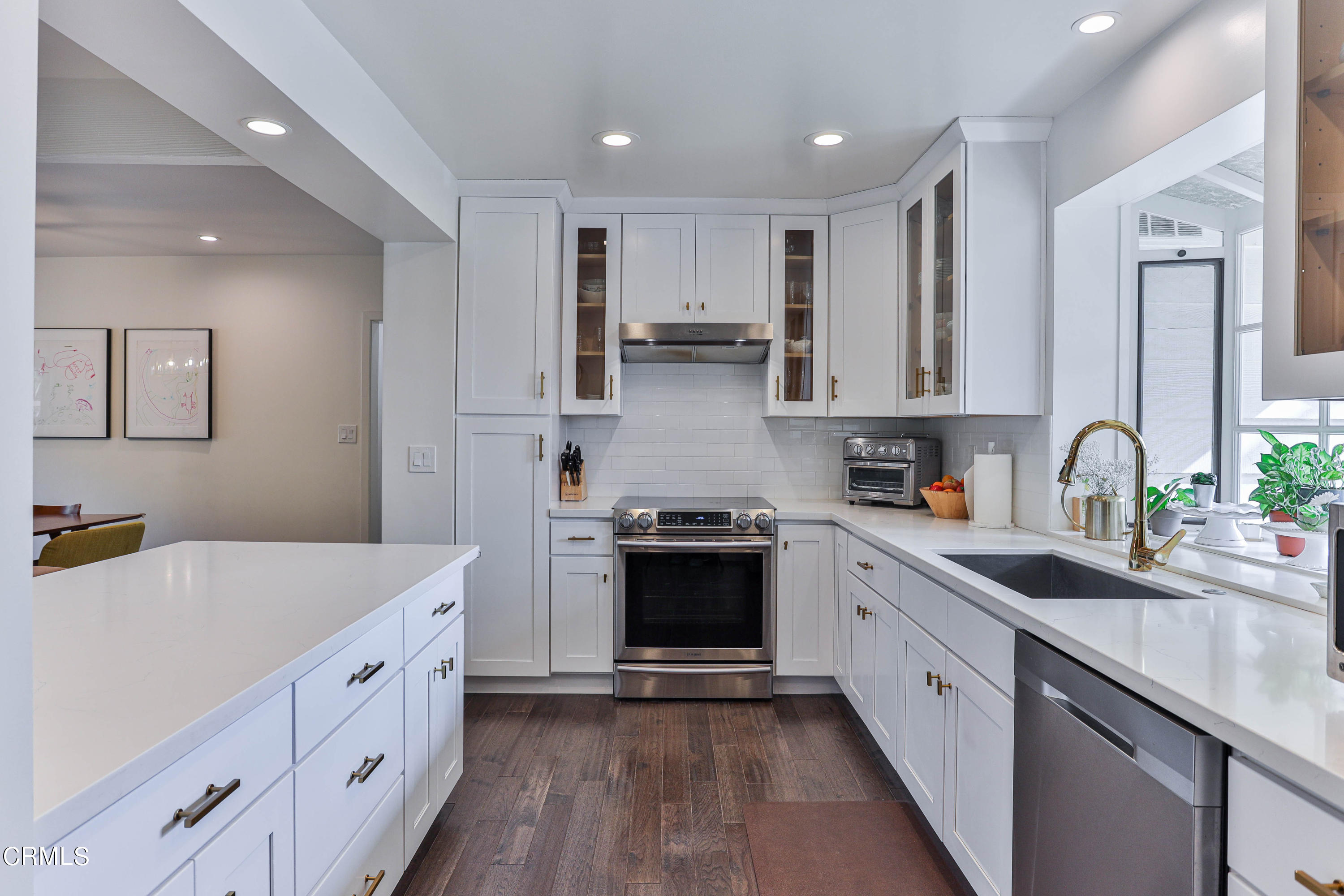 911 Flanders Road La Canada Flintridge, CA 91011 - Photo 15 of 37 17
