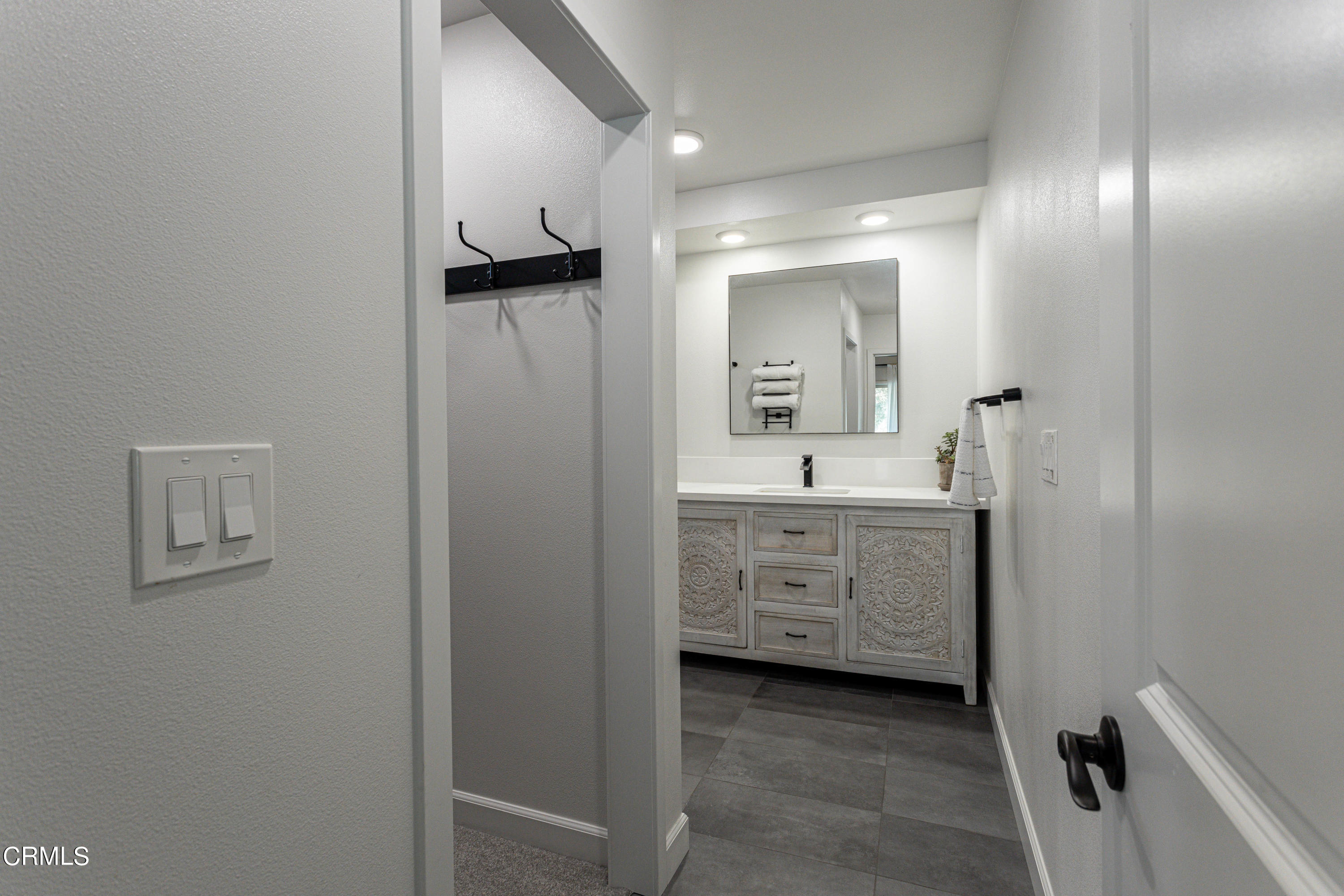 911 Flanders Road La Canada Flintridge, CA 91011 - Photo 27 of 37 28