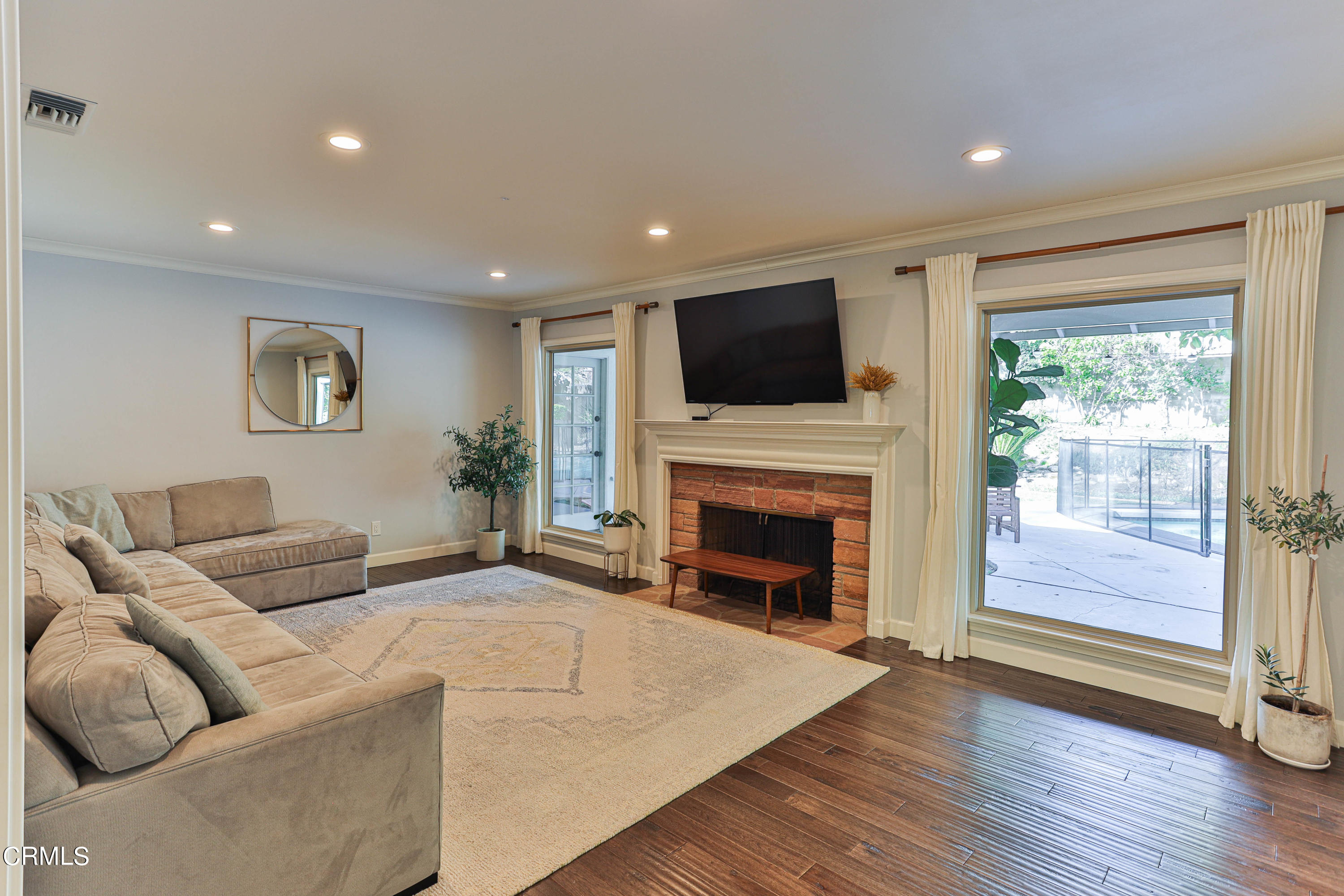 911 Flanders Road La Canada Flintridge, CA 91011 - Photo 4 of 37 7