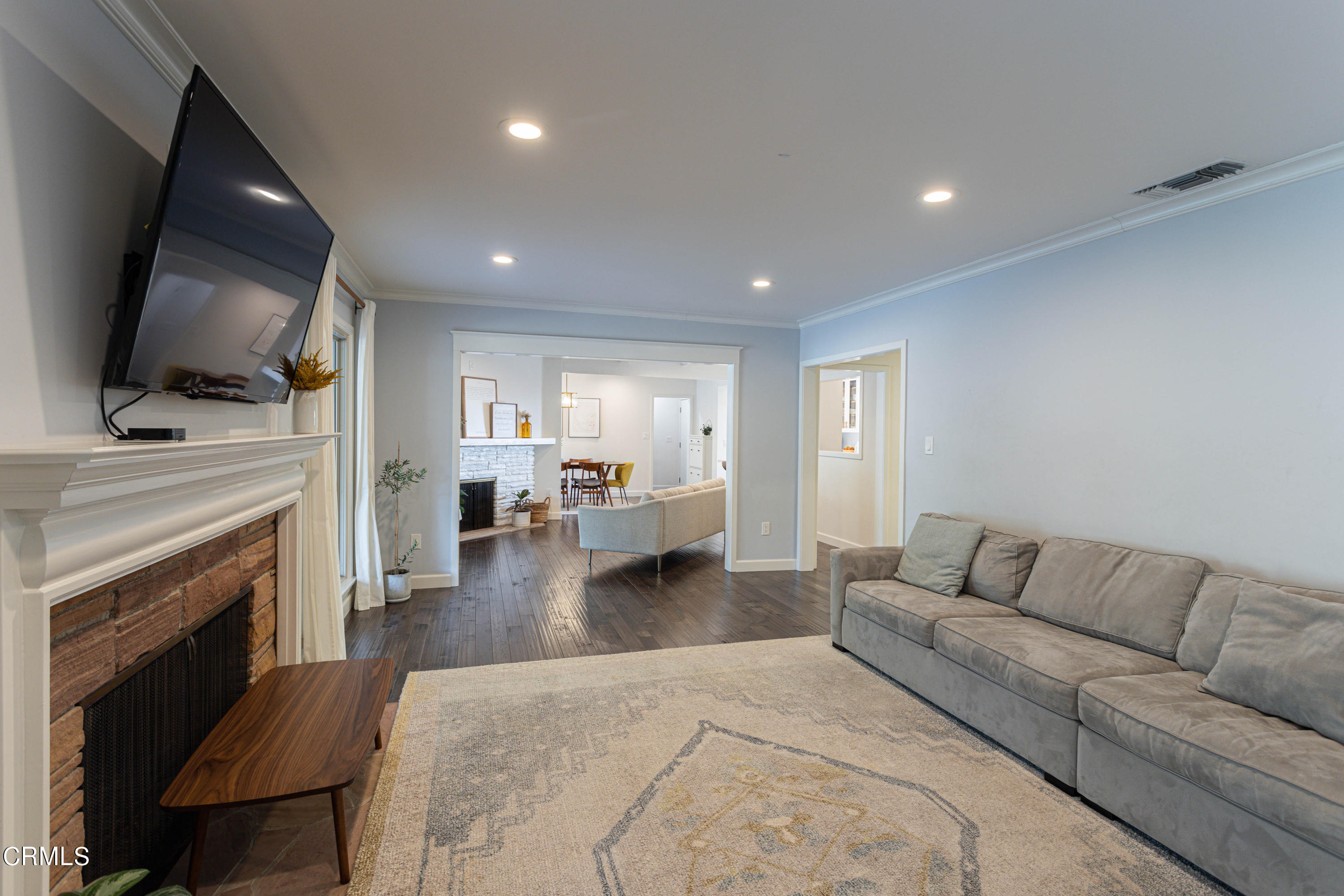 911 Flanders Road La Canada Flintridge, CA 91011 - Photo 5 of 37 9