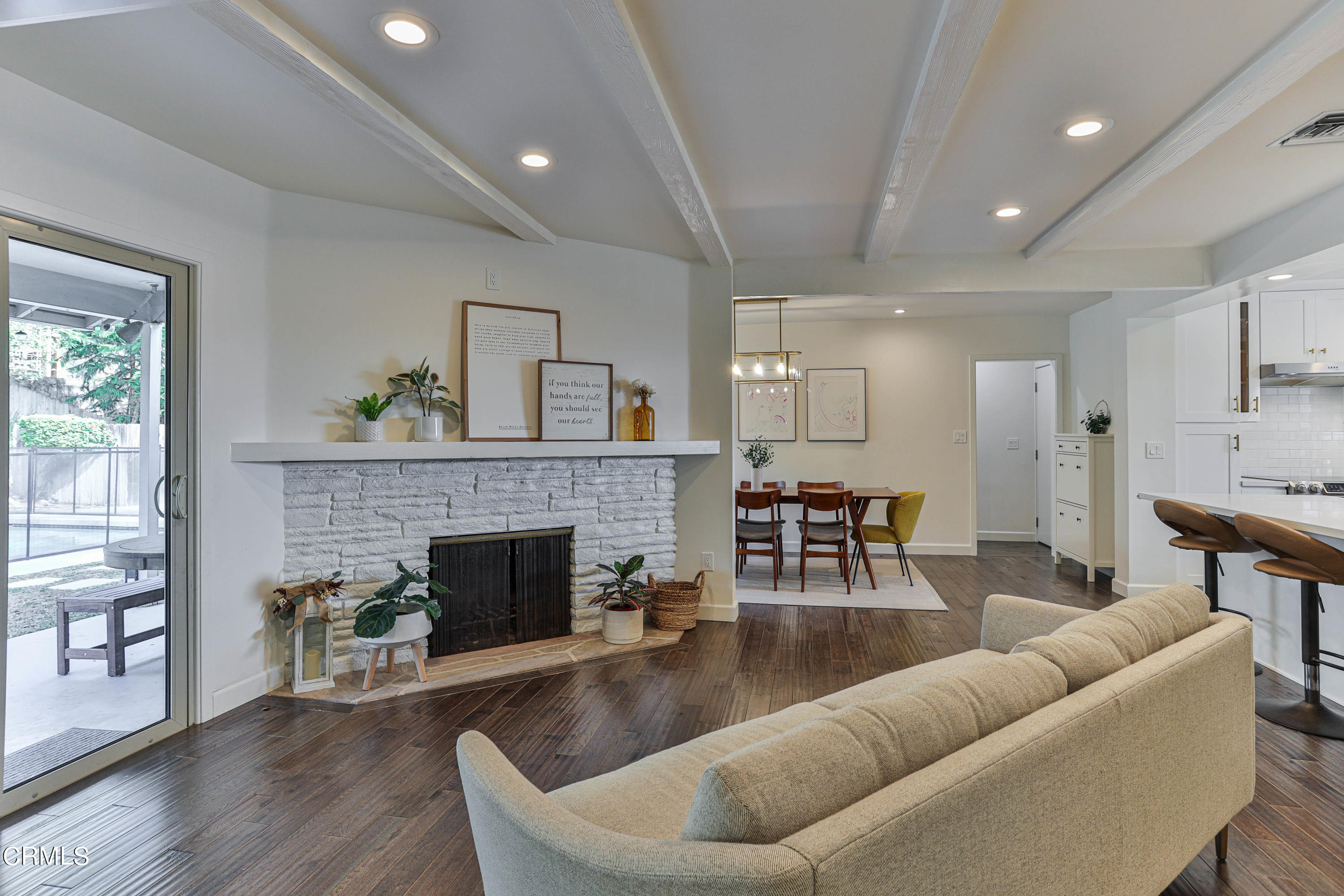 911 Flanders Road La Canada Flintridge, CA 91011 - Photo 6 of 37 10
