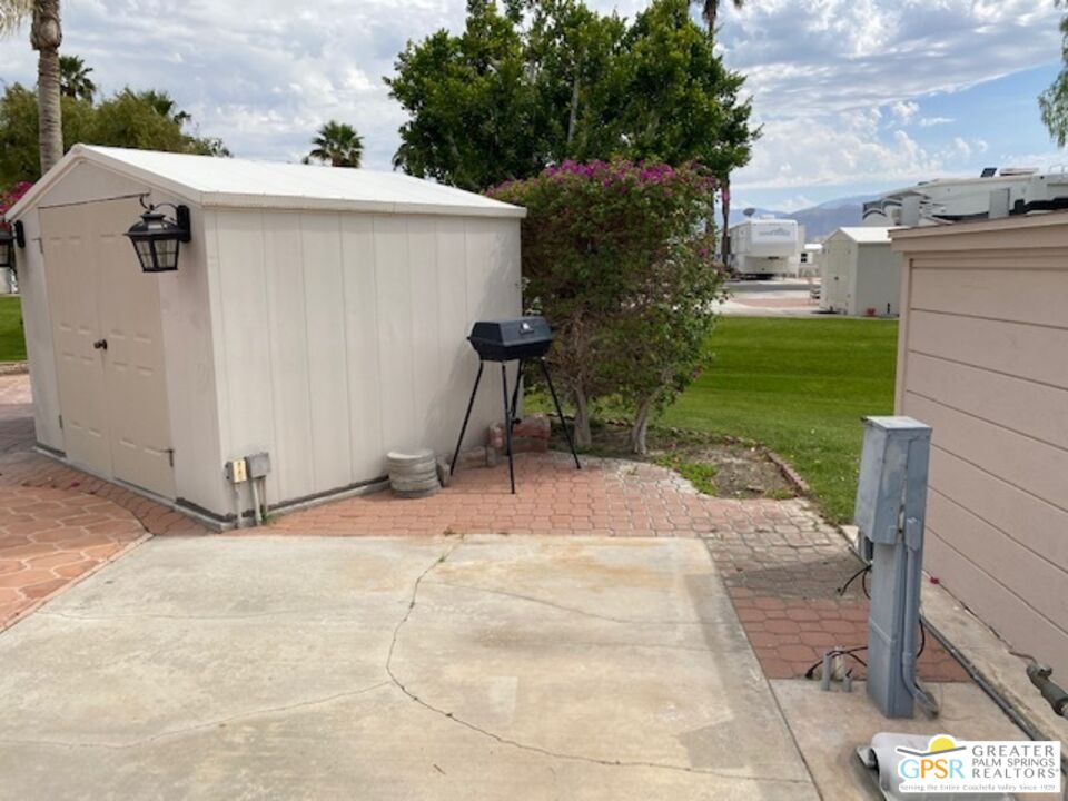 69801 Ramon Road, Unit 392 Cathedral City, CA 92234 - Photo 4 of 6 a view of a patio with a yard