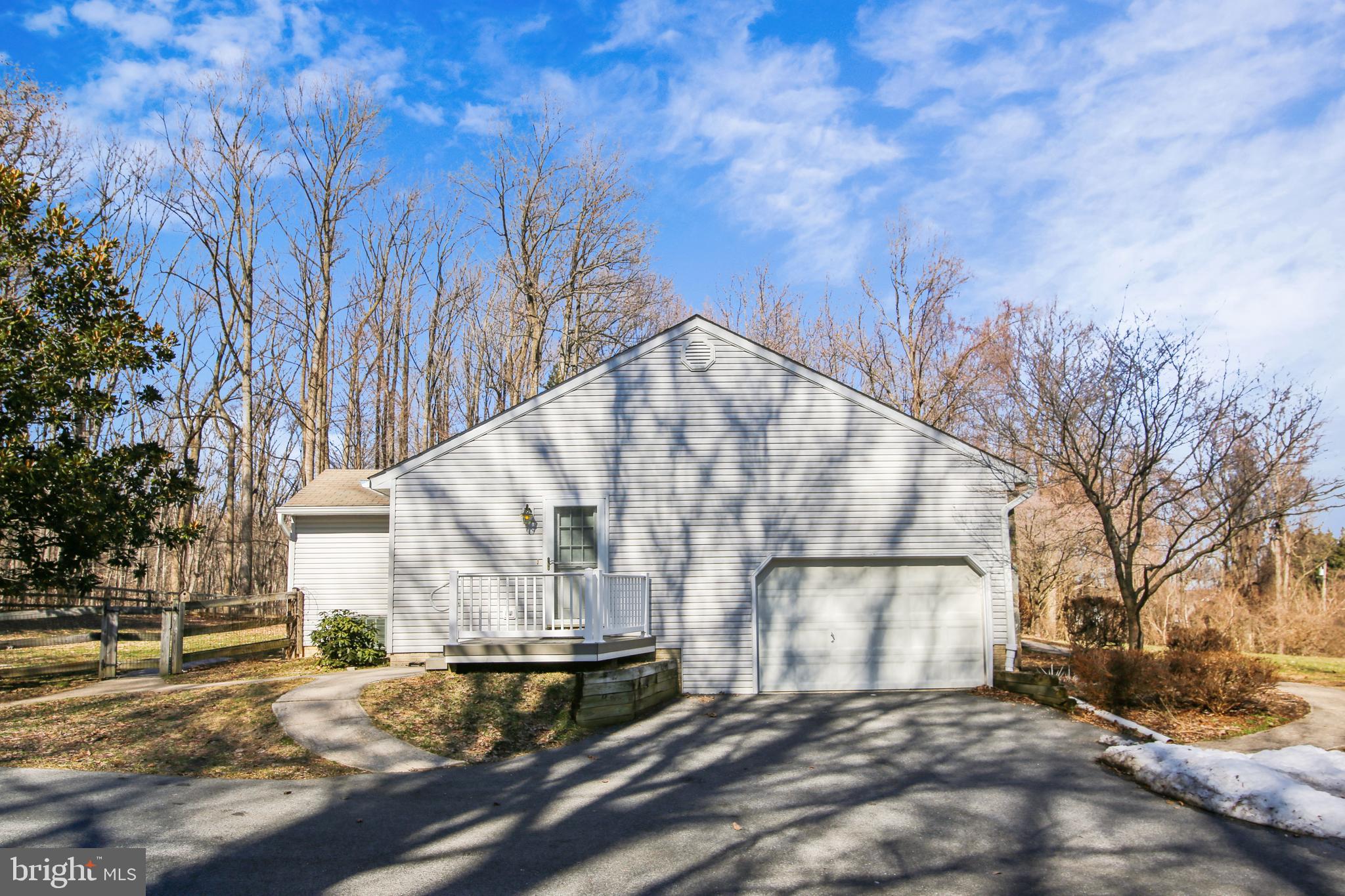 6512 Putman Road Thurmont, MD 21788 - Photo 16 of 47 Exterior Side Elevation w/one car attached garage