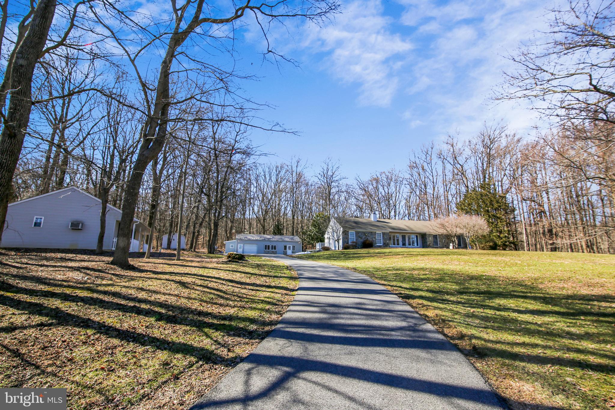 6512 Putman Road Thurmont, MD 21788 - Photo 17 of 47 Drive up to house