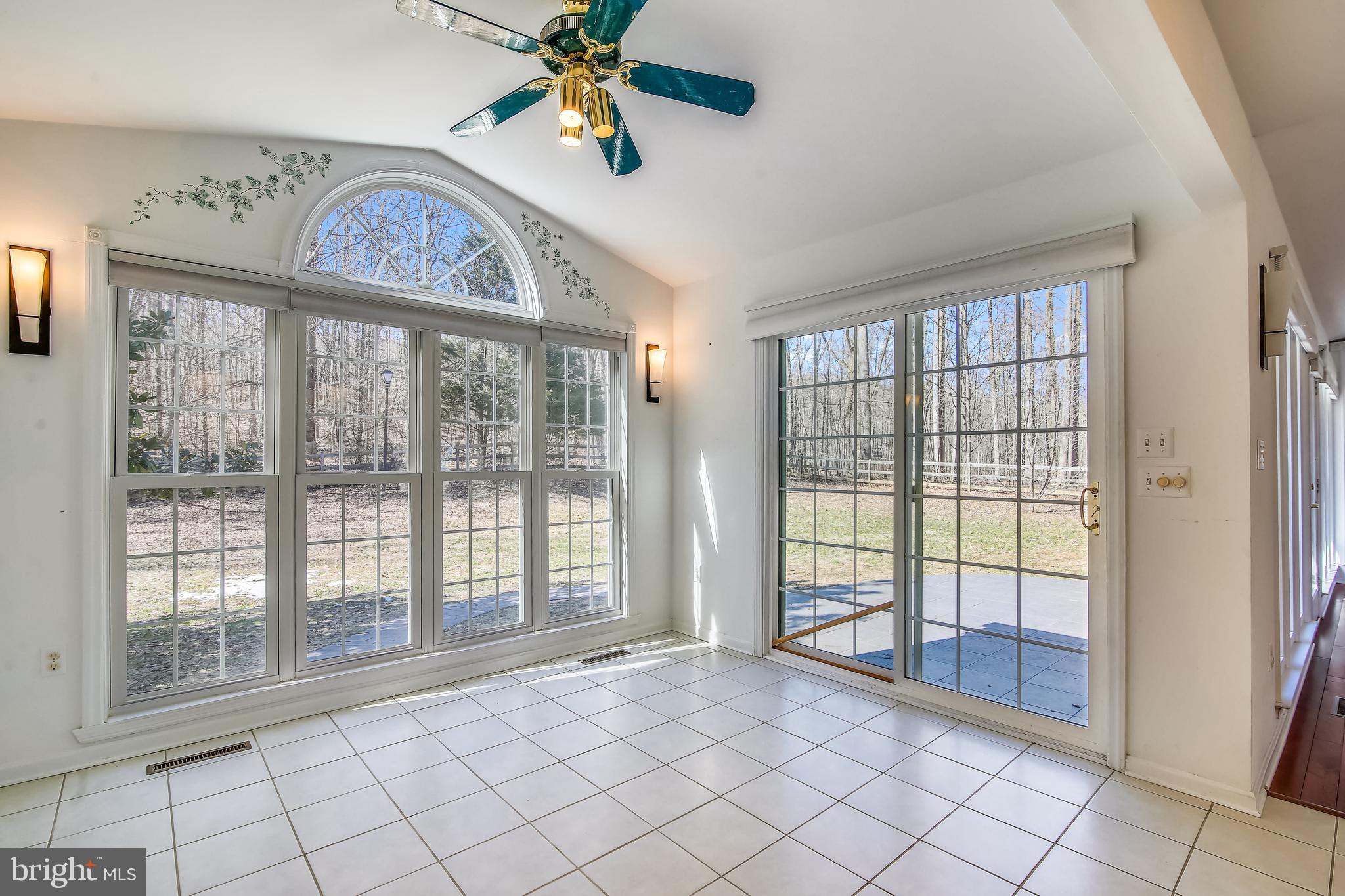 6512 Putman Road Thurmont, MD 21788 - Photo 26 of 47 Breakfast Room