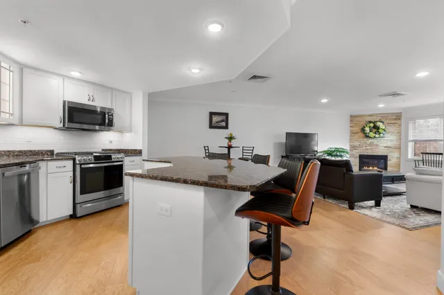 $649,000 | 150 Highway 1, Unit 206, Portsmouth, NH 03801