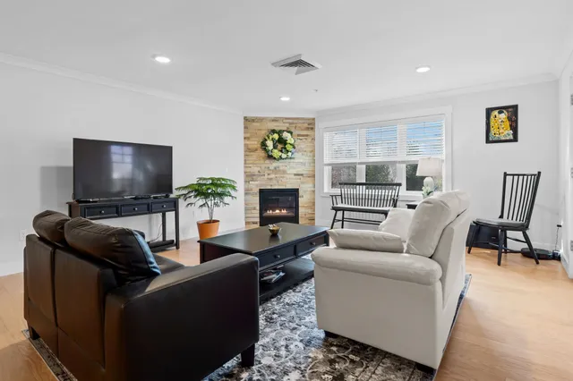 $649,000 | 150 Highway 1, Unit 206, Portsmouth, NH 03801