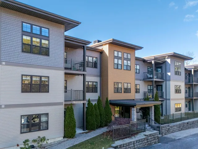 $649,000 | 150 Highway 1, Unit 206, Portsmouth, NH 03801
